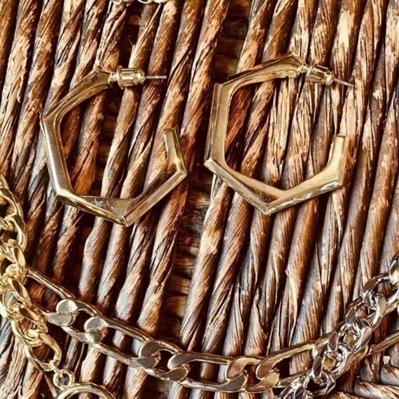 ✨💛 Gold Tone High Shine Geometric Hoops ✨💛 - Picture 2 of 6